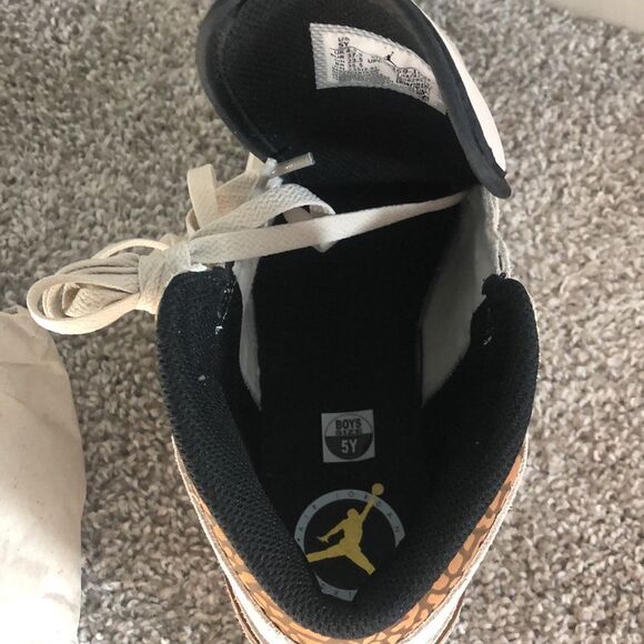 Nike Air Jordan 1 MID SE GS LT Orwood Brown/Metallic Gold Kids Size 5Y - Picture 10 of 10